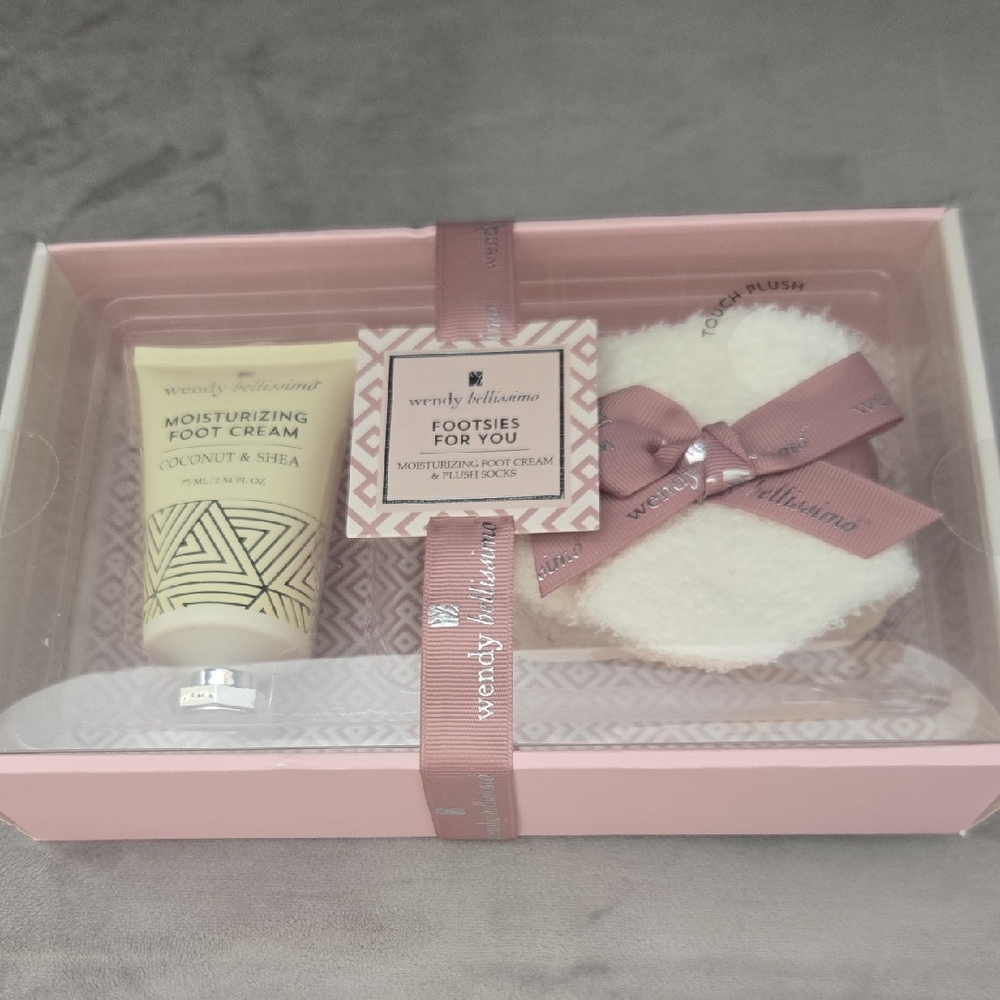 Wendy Bellissimo Coconut & Shea Foot Cream & Footsie Set